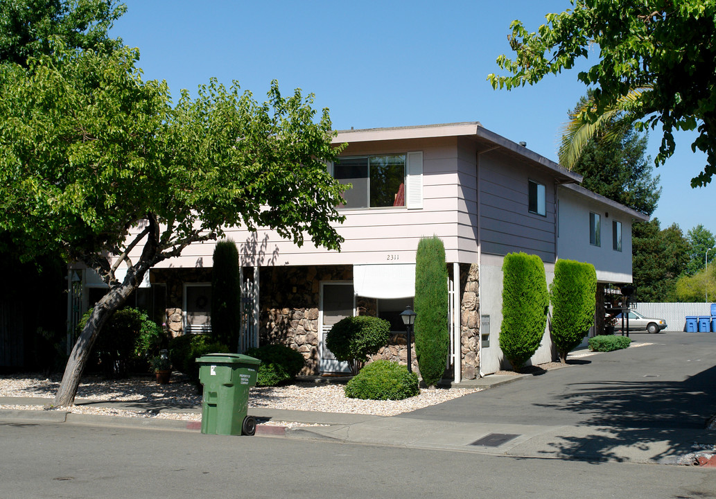 2311 Maher Dr in Santa Rosa, CA - Building Photo