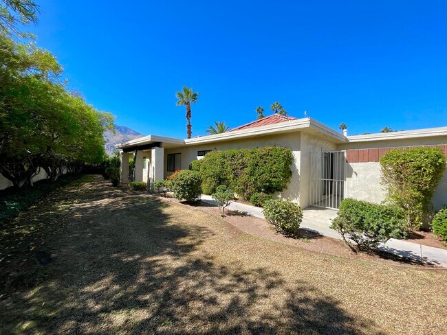 643 N Vía Acapulco-Unit -Available in Palm Springs, CA - Building Photo - Building Photo