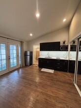4223 Los Coyotes Diagonal, Unit Unit2 in Lakewood, CA - Building Photo - Building Photo