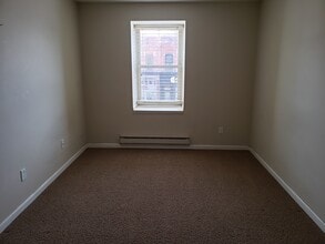 405 Cedar St, Unit #3 in Lapeer, MI - Foto de edificio - Building Photo
