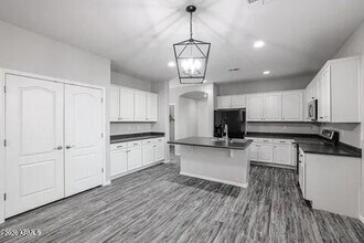 18009 W Sunnyslope Ln in Waddell, AZ - Foto de edificio - Building Photo