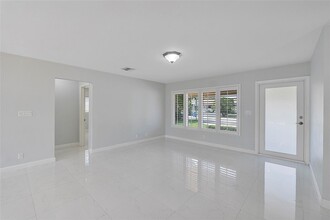 4510 NE 15th Ave in Oakland Park, FL - Building Photo - Building Photo