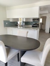 17381 Canyon Heights Dr in Silverado, CA - Foto de edificio - Building Photo