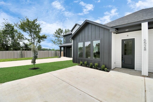 6528 Weston St in Houston, TX - Building Photo - Building Photo