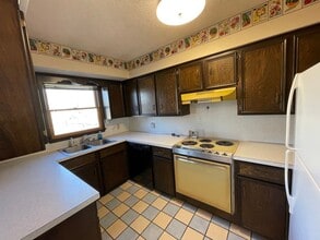 9430 Taylor St in Omaha, NE - Building Photo - Building Photo