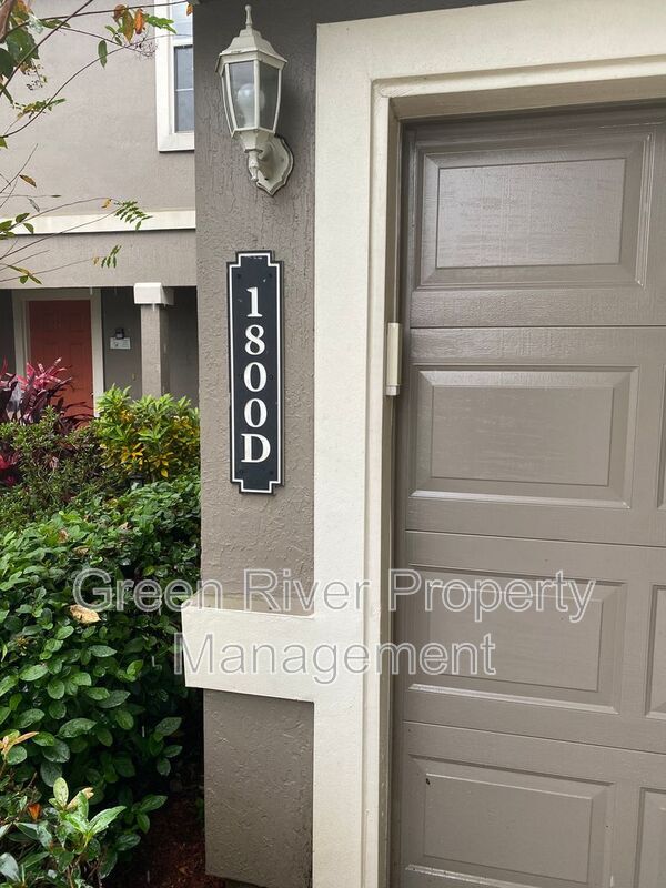 1800 Green Springs Cir in Orange Park, FL - Foto de edificio - Building Photo