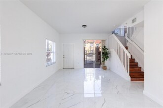 1009 SW 144th Ave in Pembroke Pines, FL - Building Photo - Building Photo