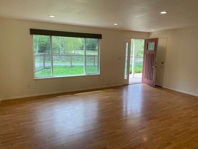 4677 S Tompkins Rd in Langley, WA - Building Photo - Building Photo