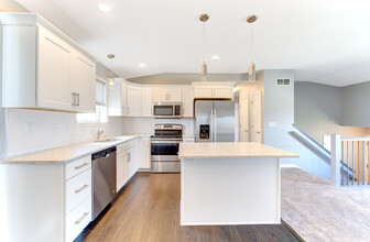 3948 Orchardview Ln NW in Rochester, MN - Building Photo - Building Photo