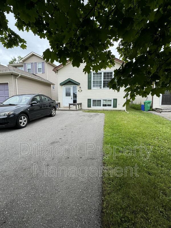 1241 Huntington Cir in Peterborough, ON - Building Photo - Building Photo