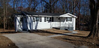 1711 Alexsandria Rd in Greensboro, NC - Building Photo