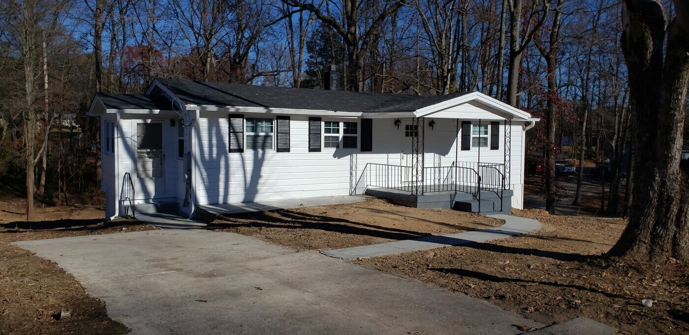 1711 Alexsandria Rd in Greensboro, NC - Foto de edificio