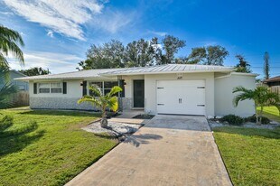 28178 Sunset Dr in Bonita Springs, FL - Building Photo