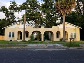 655 3rd St in Chipley, FL - Building Photo