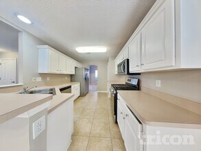 427 Gresham Dr in Stockbridge, GA - Foto de edificio - Building Photo