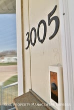 Spacious 2 Bedroom 2 Bath House with Bonus in Sioux Falls, SD - Building Photo - Building Photo