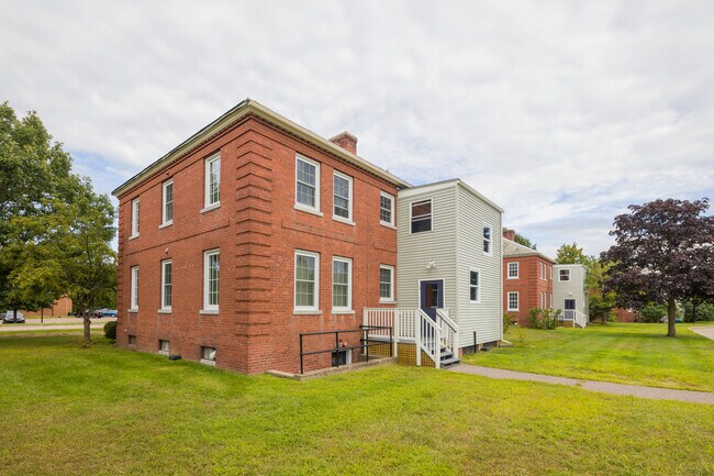 Ethan Allen in Colchester, VT - Building Photo - Building Photo