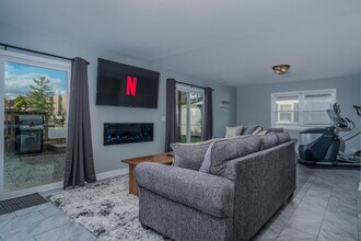 3407 Venice Ave in McHenry, IL - Building Photo - Building Photo