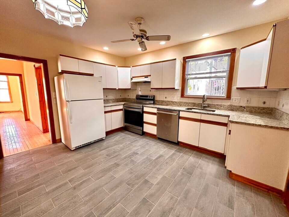 8 Berkeley St in Watertown, MA - Building Photo