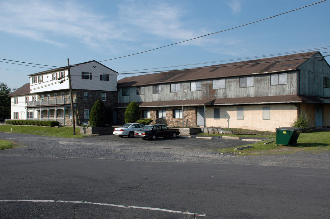 8005 Easton Rd in Ottsville, PA - Building Photo