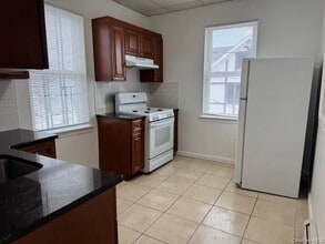 329 Jericho Tpke in Floral Park, NY - Building Photo - Building Photo