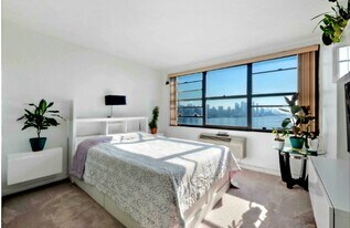 7000 Kennedy Blvd E in Guttenberg, NJ - Building Photo