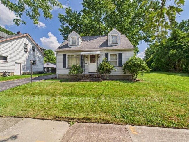 property at 975 Glenwood St NE