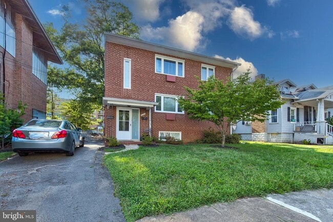 property at 926 N Edgewood St
