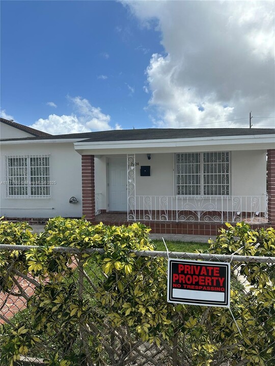 2624 NW 24th St in Miami, FL - Building Photo