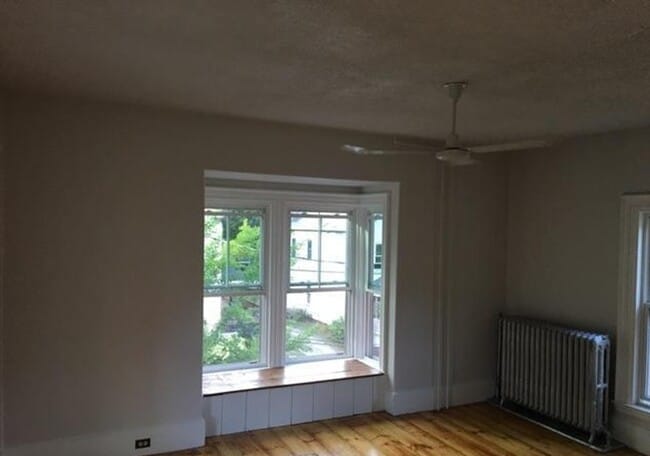 58 Fessenden St, Unit 3 in Portland, ME - Foto de edificio - Building Photo