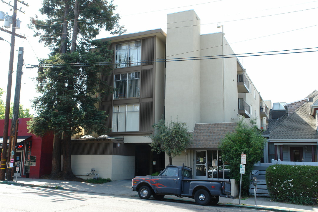 2430 Dwight Way in Berkeley, CA - Building Photo