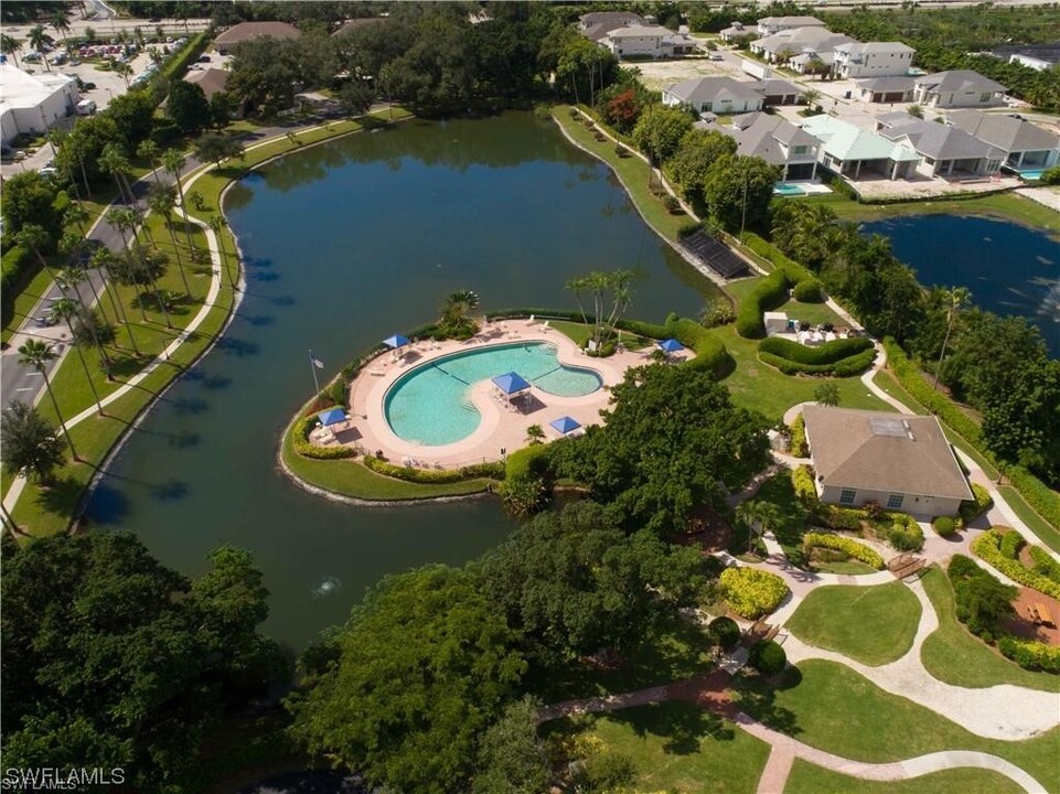 6617 Ilex Cir in Naples, FL - Foto de edificio