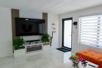 2106 N 28th Ave in Hollywood, FL - Building Photo - Building Photo