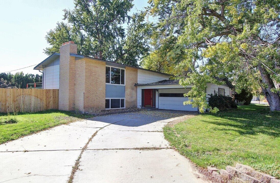 8365 Wyndham Ln in Boise, ID - Building Photo