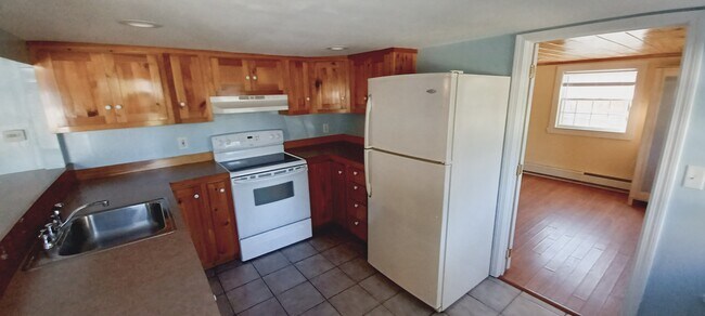 2729 Cranberry Hwy, Unit Apt. 2 in Wareham, MA - Building Photo - Building Photo