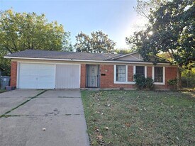 6108 Lazy River Dr in Dallas, TX - Building Photo