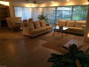 1549 Sandpiper St-Unit -26 in Naples, FL - Foto de edificio - Building Photo