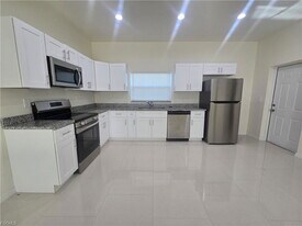 324 Mangonia Ave in Lehigh Acres, FL - Building Photo