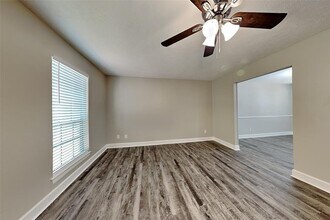 2818 Silver Falls Dr in Houston, TX - Building Photo - Building Photo