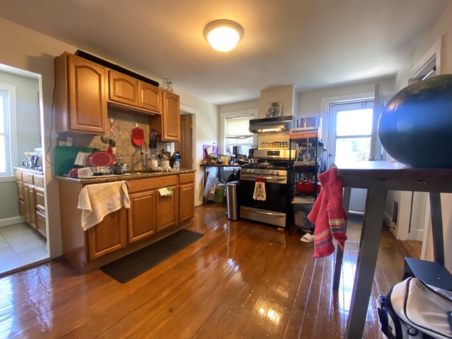 11 Prescott St, Unit 3 in Somerville, MA - Building Photo - Building Photo