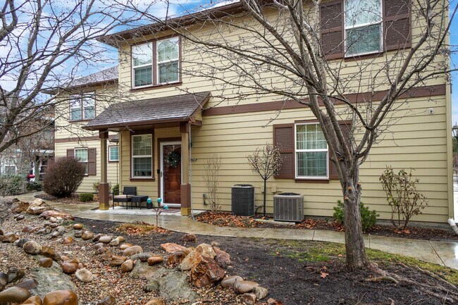 1254 E Winding Creek Dr in Eagle, ID - Foto de edificio - Building Photo