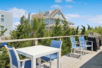 846 Dune Rd in Westhampton Beach, NY - Building Photo - Building Photo