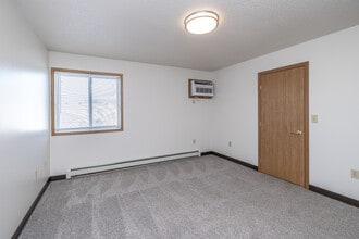 Wheatland Place Apartments in Fargo, ND - Building Photo - Interior Photo