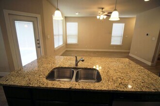 523 High Tech Dr in Georgetown, TX - Building Photo - Building Photo