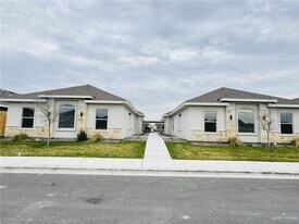7 N Blair Ave in Edinburg, TX - Building Photo