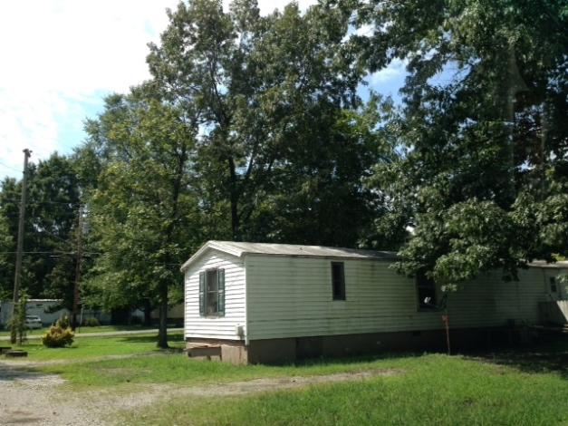 36 Tin Can Ln in Rossville, GA - Building Photo