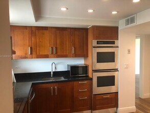 66 Valencia Ave in Coral Gables, FL - Building Photo - Building Photo