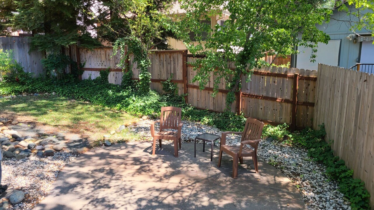230 Fairmont Dr in Grass Valley, CA - Building Photo