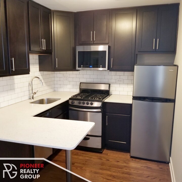 524 W Oakdale Ave, Unit 410 in Chicago, IL - Foto de edificio