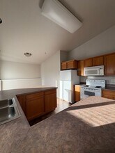 1327 E Oakland St in Rapid City, SD - Foto de edificio - Building Photo